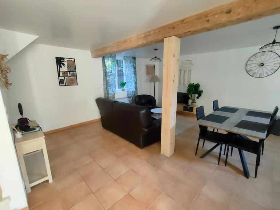 Gite Chaleureux Au Coeur Du Village Roquetaillade Luaran gambar